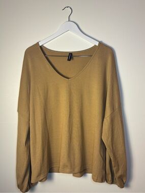 Just Fashion Now V-Neck Long Sleeve Tunic Top in Camel, size XL